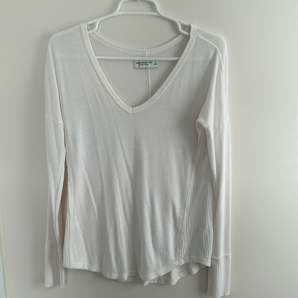 ABERCROMBIE & FITCH Abercrombie Soft A&F Cozy White V-Neck Long Sleeve Sweater